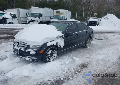 2011 Mercedes-Benz C 350 Sport z USA, uszkodzony, nr VIN WDDGF5GB2BR136023